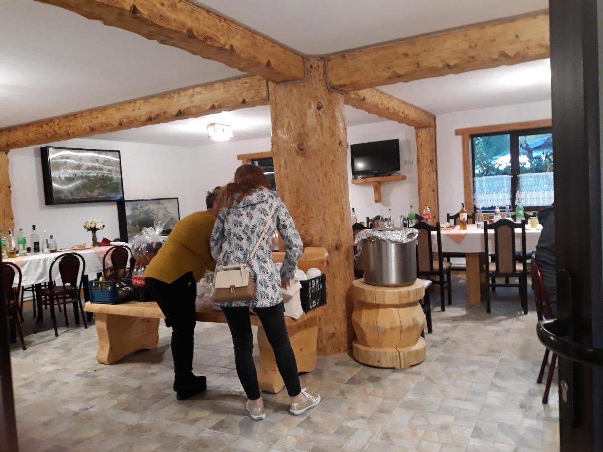 Karisma Kriss Otel Sucevita Dış mekan fotoğraf